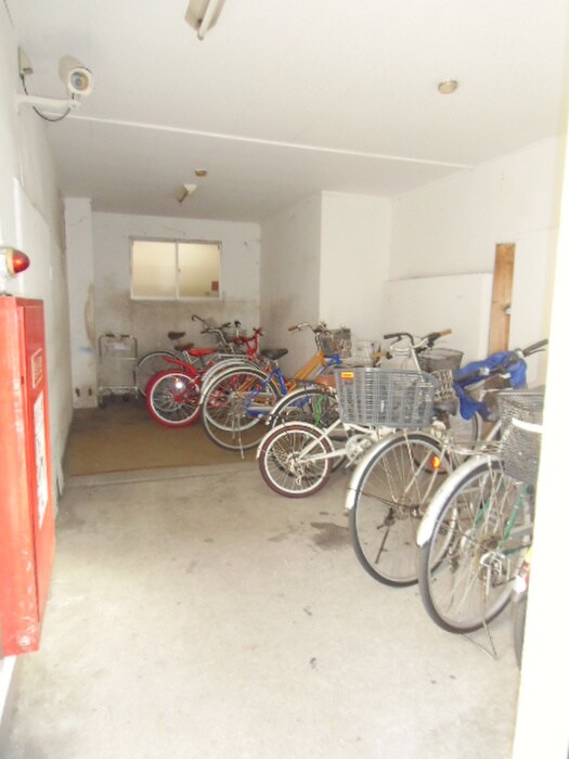 物件外観写真4　(駐輪場)