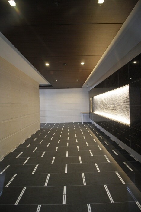 物件外観写真4　(エントランス部分)