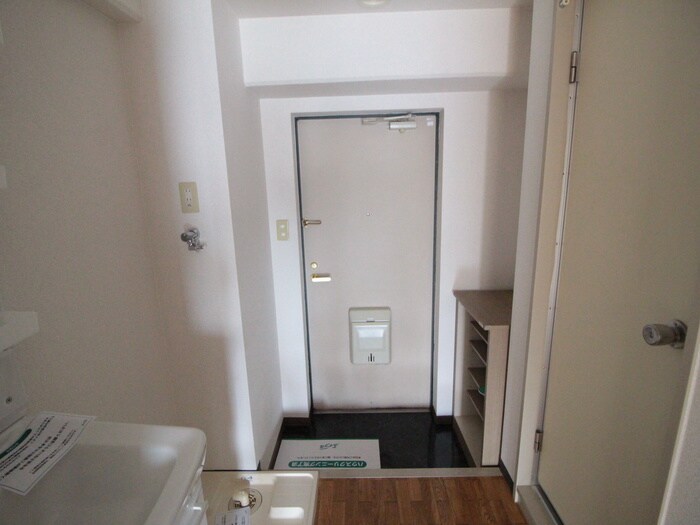 物件内観写真11　(玄関)