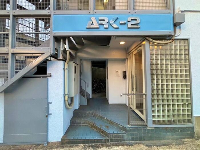 物件外観写真2　(エントランス部分)