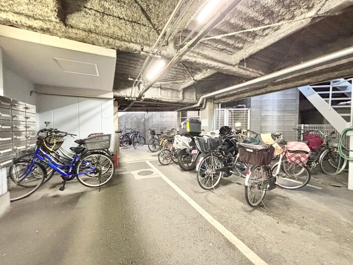 物件外観写真3　(駐輪場)