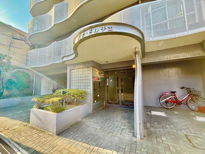 物件外観写真3　(エントランス部分)