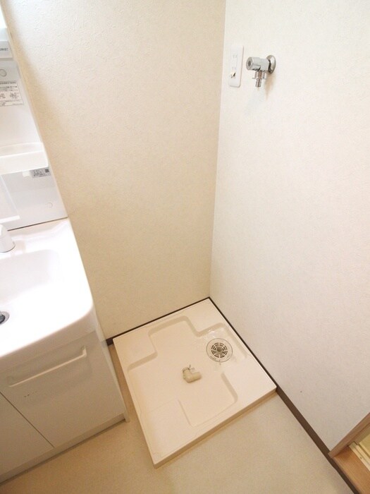 物件内観写真11　(洗濯機置場)