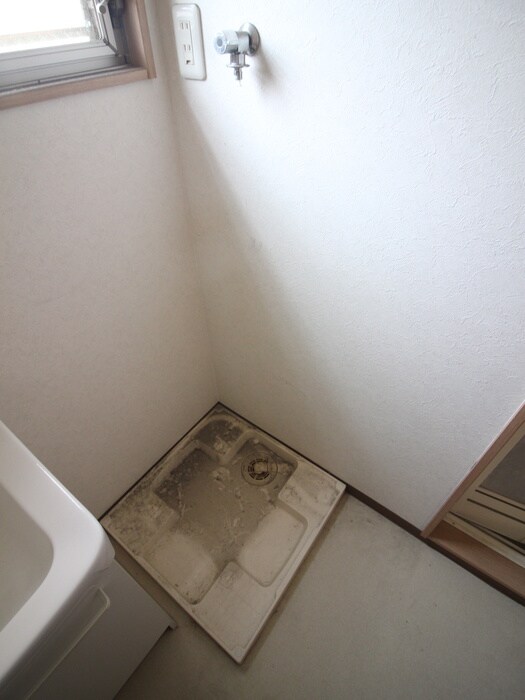 物件内観写真12　(洗濯機置場)