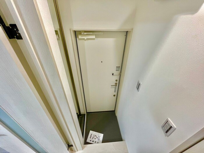 物件内観写真9　(玄関)