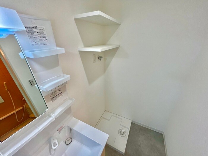 物件内観写真14　(洗濯機置場)
