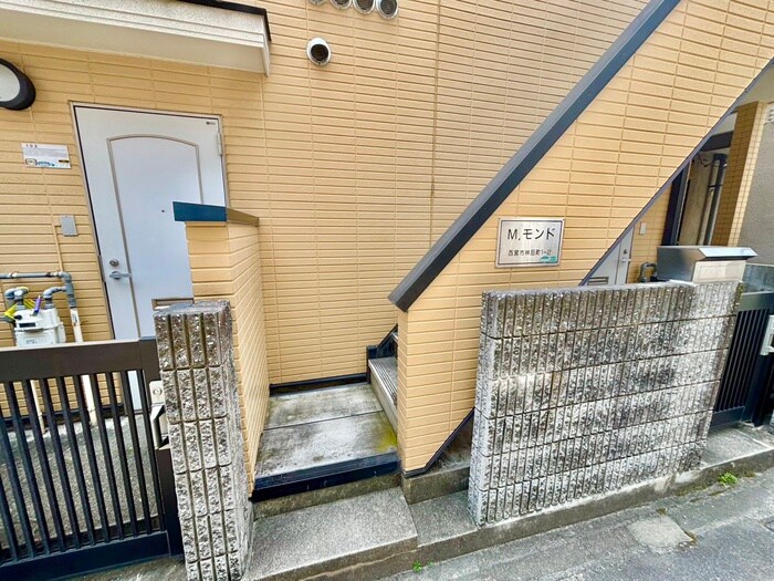 物件外観写真6　(エントランス部分)