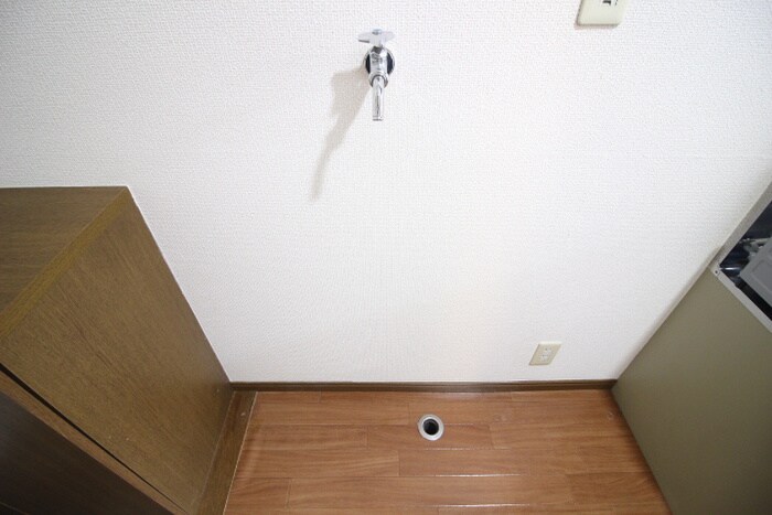 物件内観写真11　(洗濯機置場)