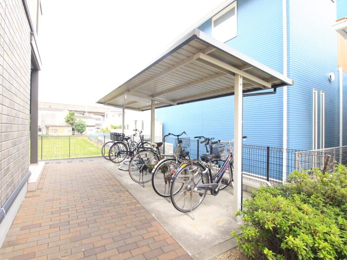 物件外観写真3　(駐輪場)