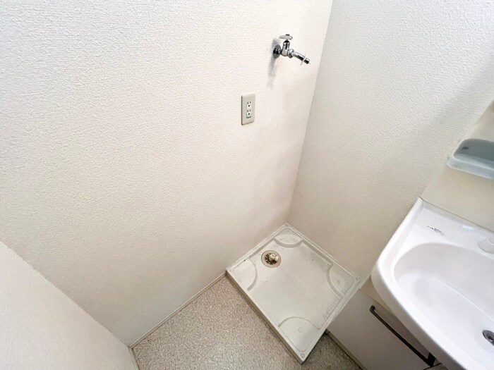 物件内観写真12　(洗濯機置場)