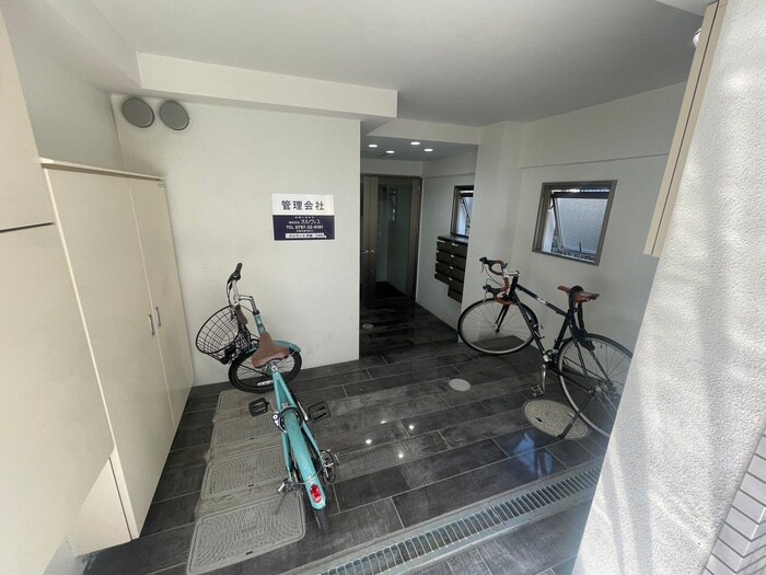 物件外観写真4　(エントランス部分)