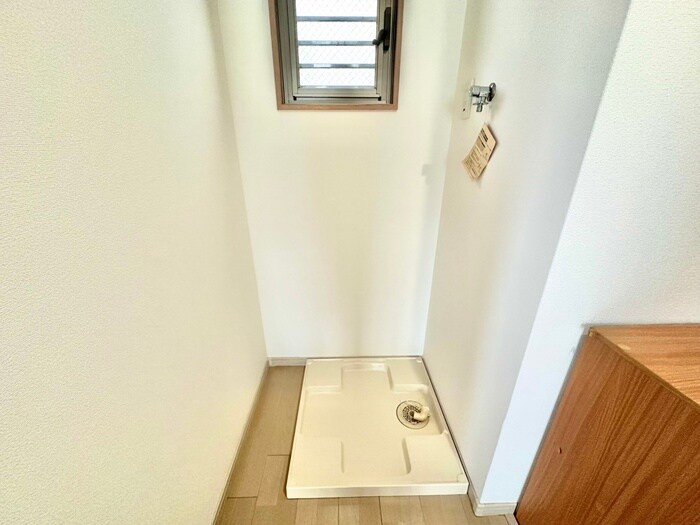 物件内観写真16　(洗濯機置場)