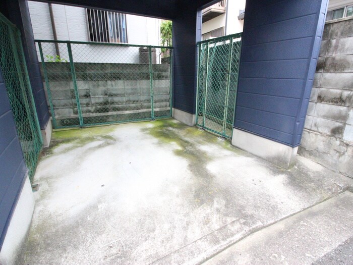 物件外観写真5　(駐車場)