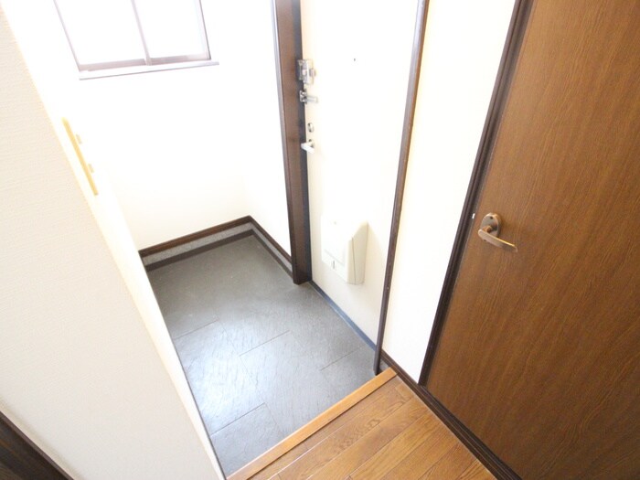 物件内観写真13　(玄関)