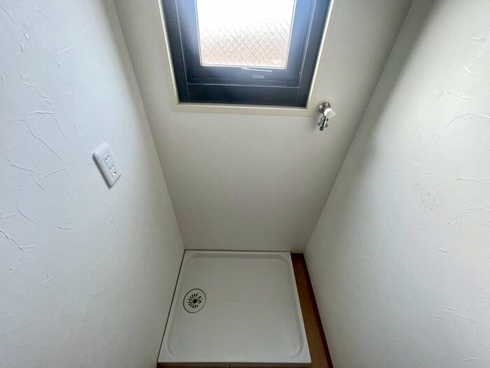 物件内観写真8　(洗濯機置場)