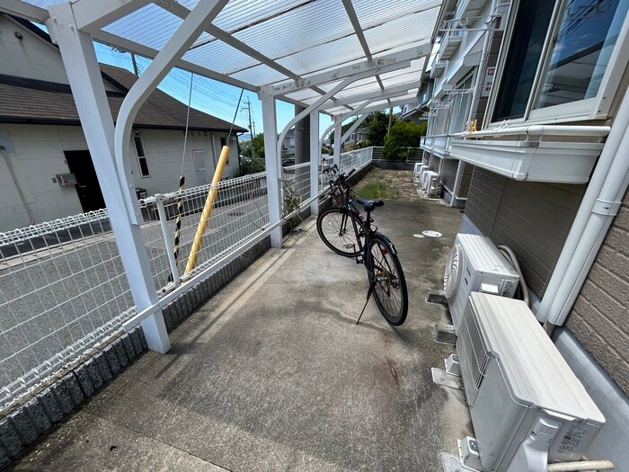 物件外観写真4　(駐輪場)