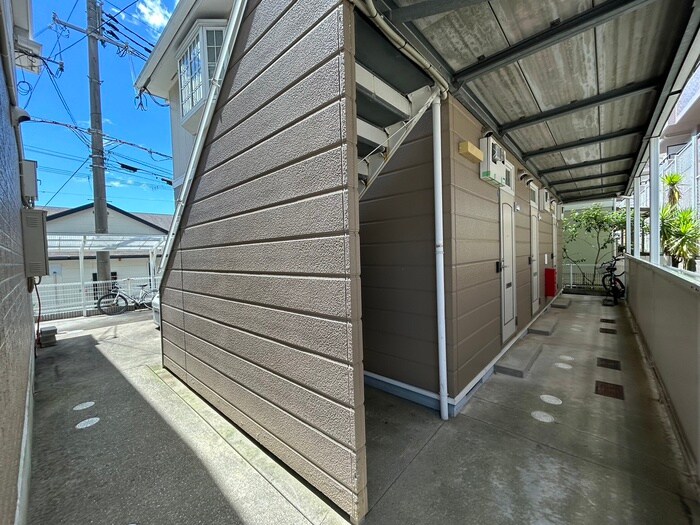 物件外観写真5　(エントランス部分)