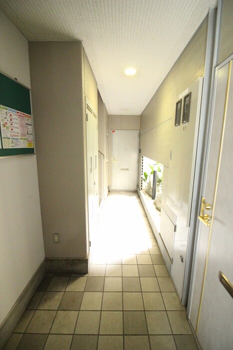 物件外観写真6　(エントランス部分)