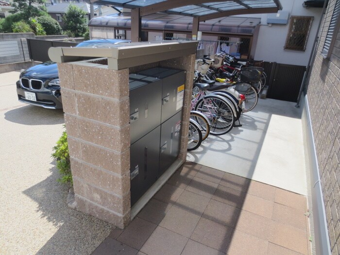 物件外観写真3　(駐輪場)