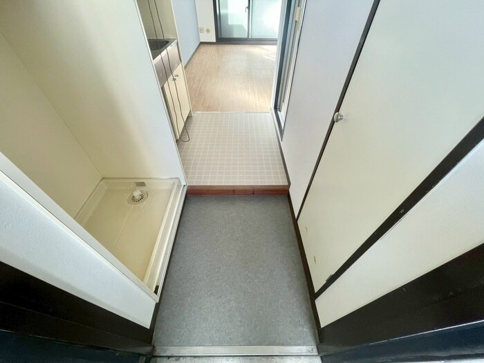 物件内観写真14　(玄関)
