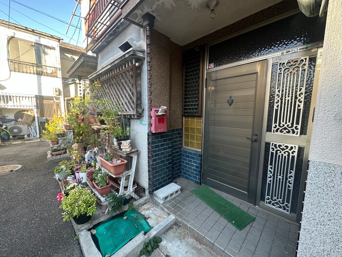 物件外観写真4　(エントランス部分)