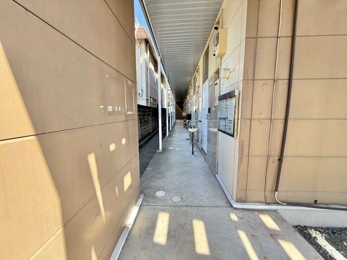 物件外観写真4　(エントランス部分)