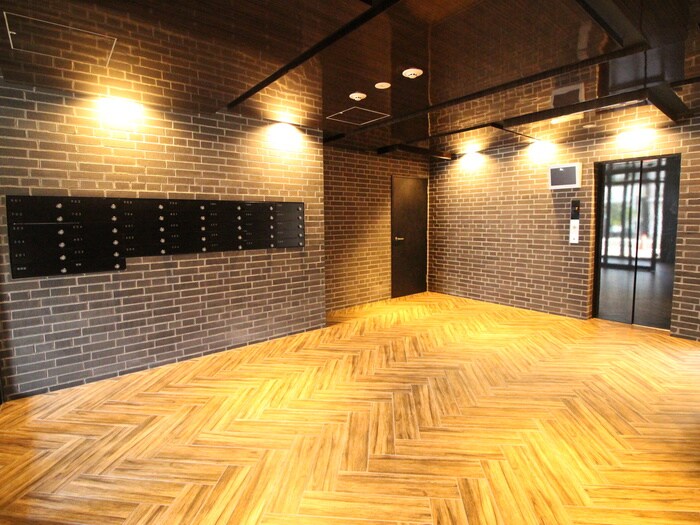 物件外観写真4　(エントランス部分)