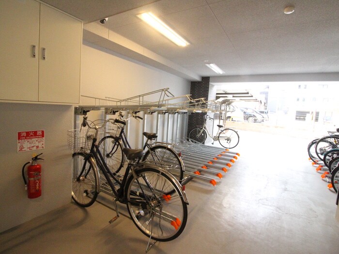 物件外観写真5　(駐輪場)