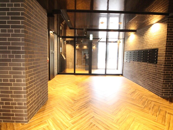 物件外観写真6　(エントランス部分)