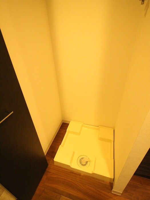 物件内観写真12　(洗濯機置場)