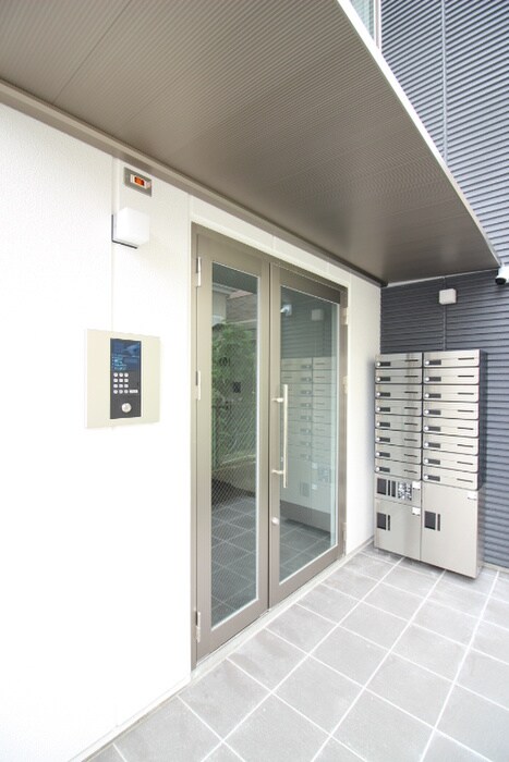 物件外観写真3　(エントランス部分)