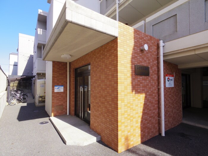 物件外観写真4　(エントランス部分)