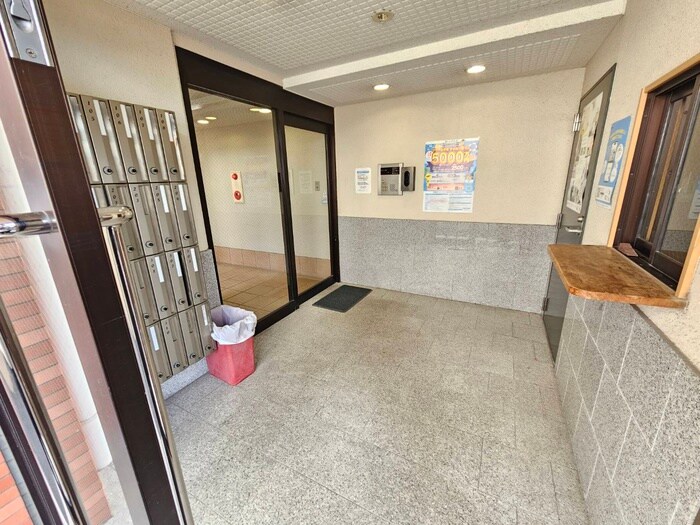 物件外観写真5　(エントランス部分)