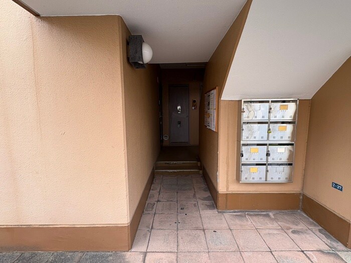 物件外観写真2　(エントランス部分)