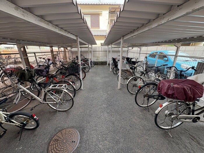 物件外観写真3　(駐輪場)