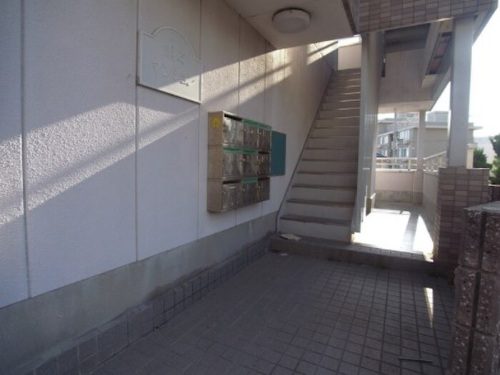 物件外観写真2　(エントランス部分)