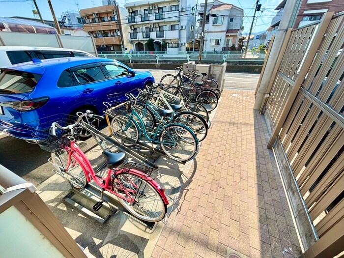 物件外観写真3　(駐輪場)