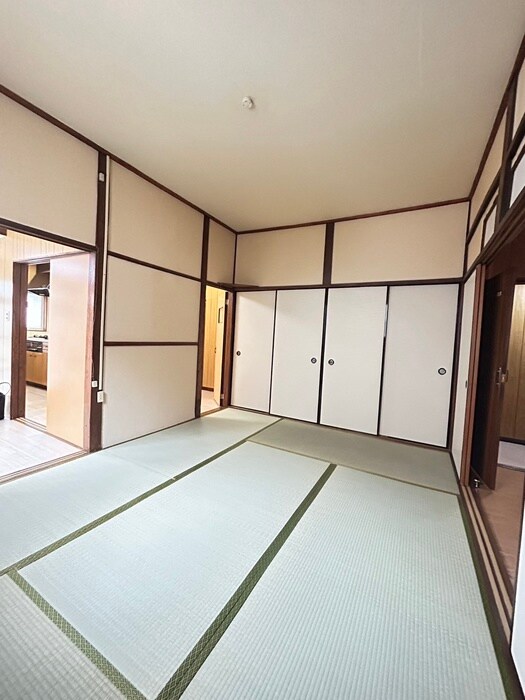 物件内観写真2　(居室)