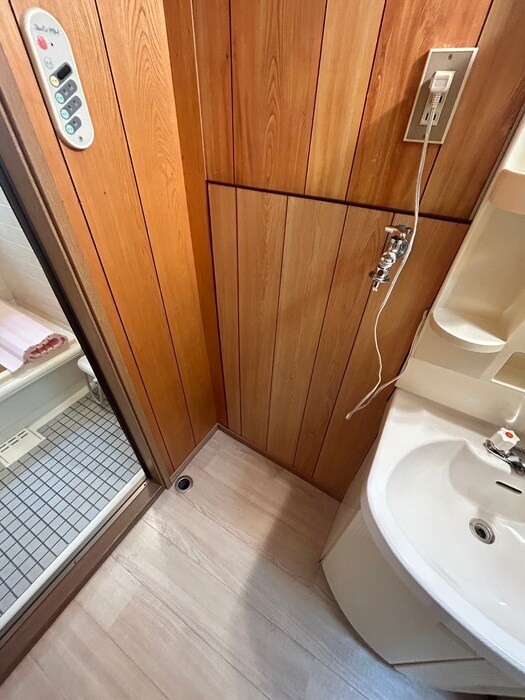 物件内観写真6　(洗濯機置場)