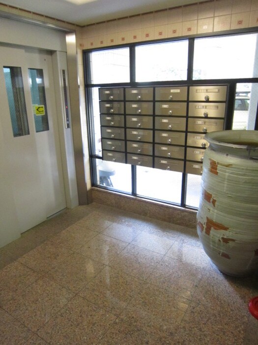 物件外観写真4　(エントランス部分)