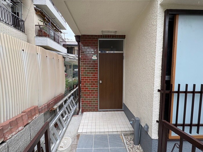 物件外観写真4　(エントランス部分)