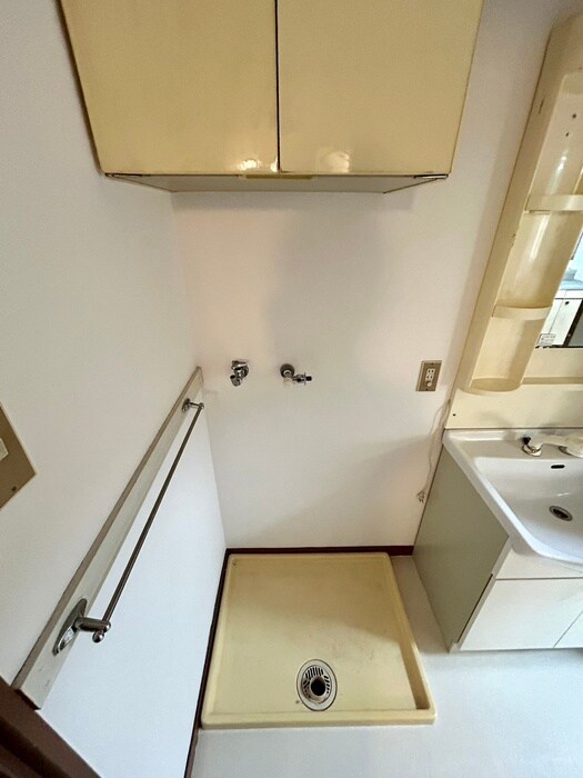 物件内観写真14　(洗濯機置場)