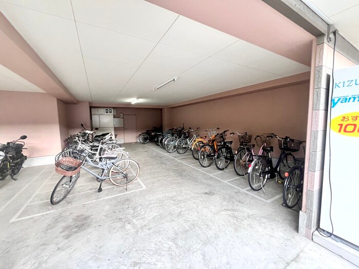 物件外観写真5　(駐輪場)