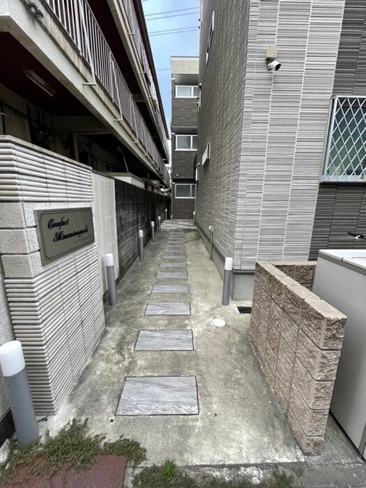 物件外観写真4　(エントランス部分)