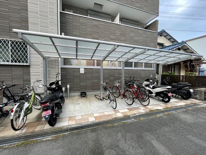 物件外観写真5　(駐輪場)