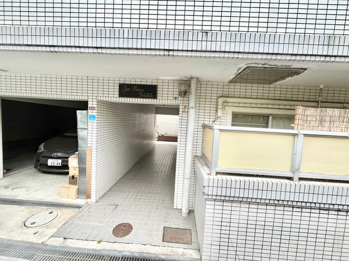 物件外観写真4　(エントランス部分)