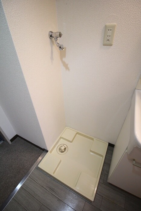 物件内観写真10　(洗濯機置場)