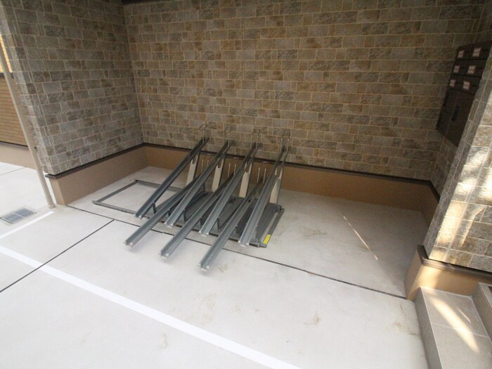 物件外観写真5　(駐輪場)