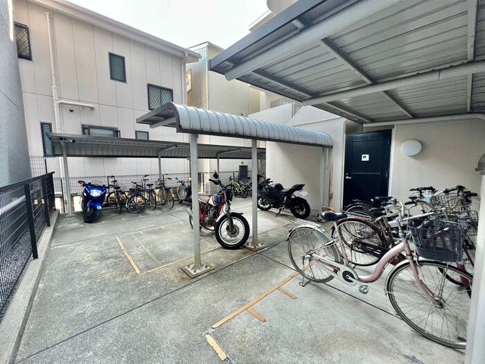 物件外観写真6　(駐輪場)