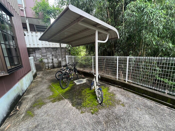 物件外観写真3　(駐輪場)